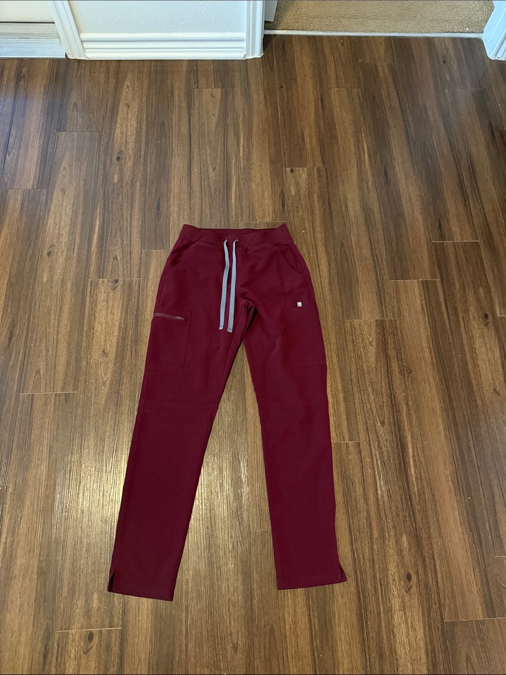Women’s Figs Scrub Pants (Yola Skinny)